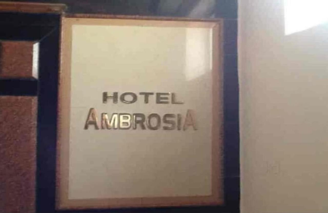 Hotel Ambrosia Kalyān Exteriér fotografie